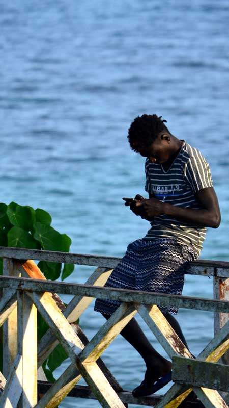 Online in Taro, Solomon Islands